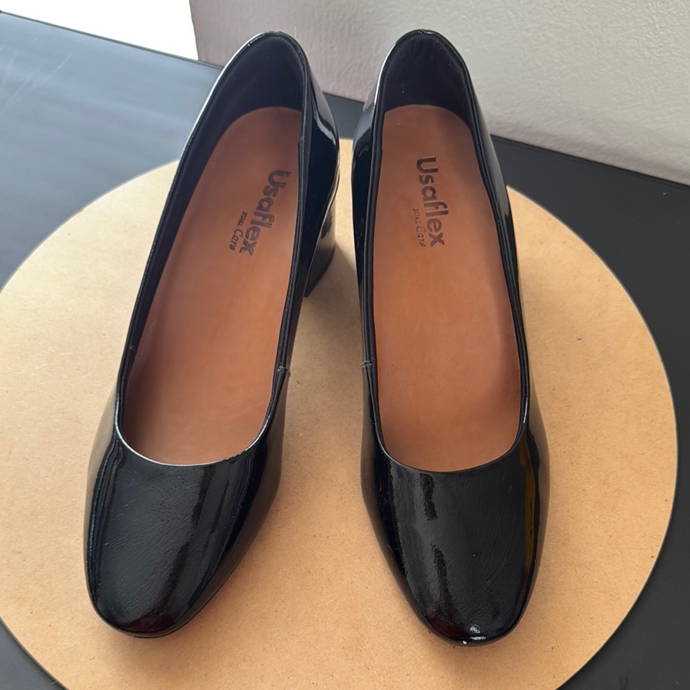Women's Black Pumps